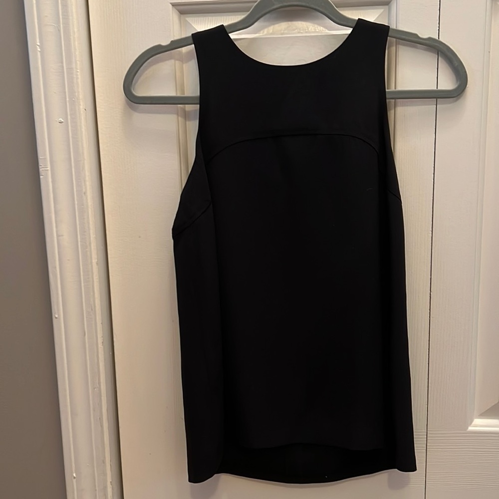 Black sleeveless extra small banana republic keyhole button back